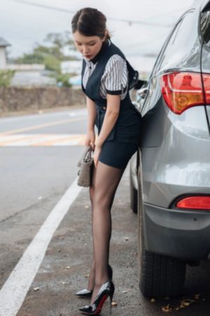 美女张开腿让男人进行国产-正版英文版字幕